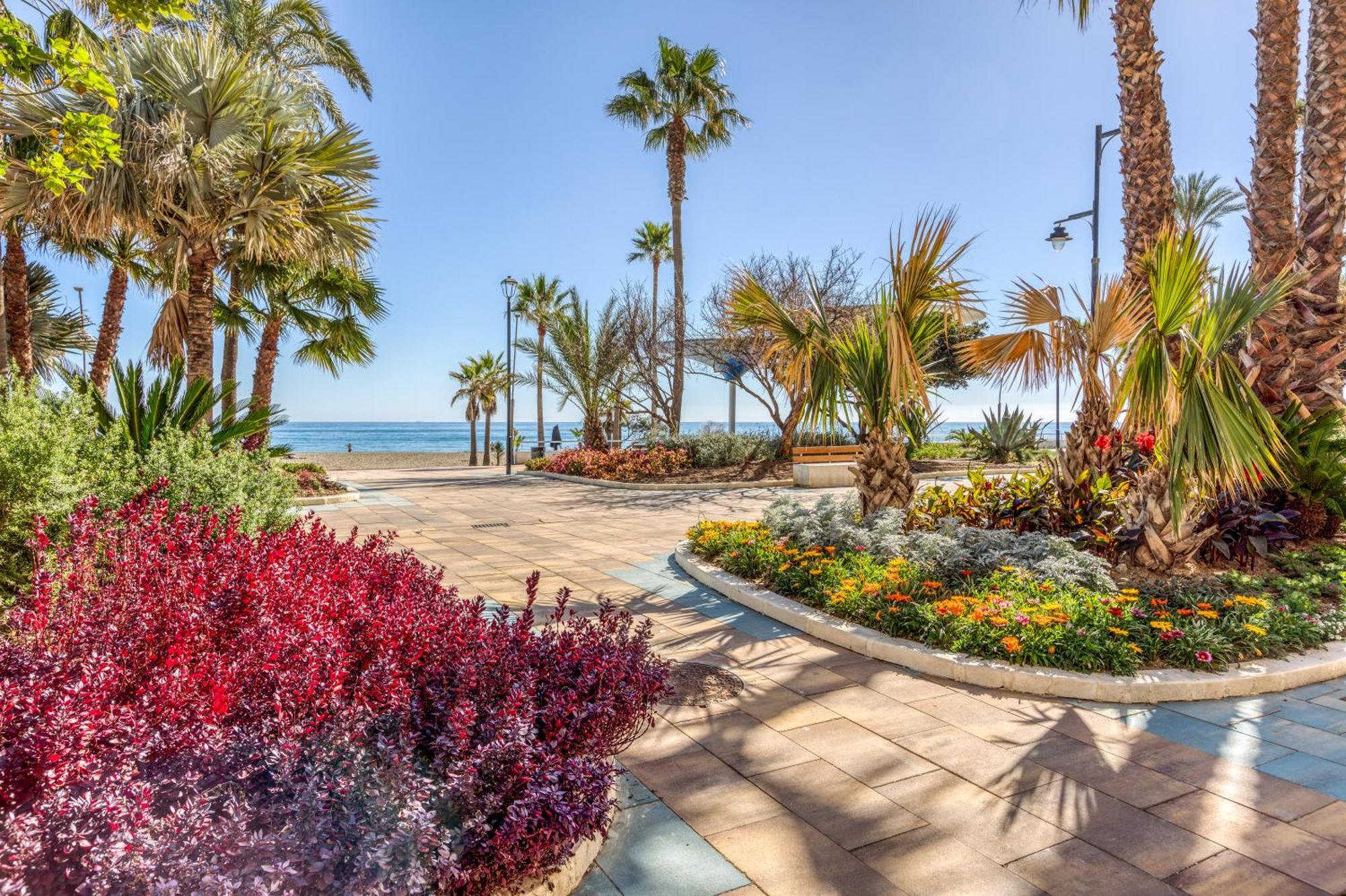 Hanami Plaza Abc Estepona Exterior foto